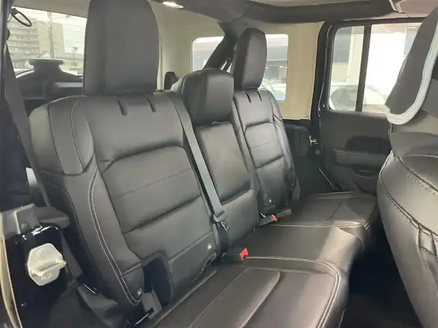 クライスラー・ジープ ジープ ラングラー アンリミテッド サハラ 佐賀県 2023(令5)年 2.8万km 黒 ４WD/メモリナビ/ワンセグテレビ/バックカメラ/純正ホイール夏タイヤ装着/クルーズコントロール/ドアバイザー/プッシュスタート/ETC２．０/純正フロアマット/ALPINEスピーカー/Bluetooth/アイドリングストップ/コーナーセンサー