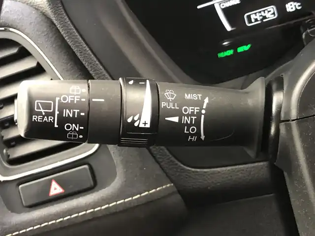 ホンダ ヴェゼル ハイブリッド RS ホンダセンシング 愛知県 2016(平28)年 2.8万km ホワイトオーキッドパール ホンダセンシング/レーダークルーズコントロール/純正SDナビ/・Bluetooth/・フルセグTV/・HDMI/ワイパーデアイサー/革巻きステアリング/ステアリングリモコン/レザーシート/シートヒーター（D/N）/ドライブレコーダー/純正AW/ビルトインETC/電動パーキングアシスト