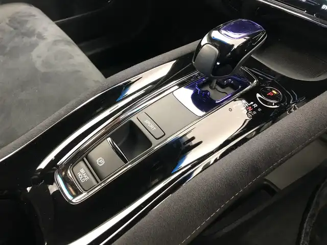 ホンダ ヴェゼル ハイブリッド RS ホンダセンシング 愛知県 2016(平28)年 2.8万km ホワイトオーキッドパール ホンダセンシング/レーダークルーズコントロール/純正SDナビ/・Bluetooth/・フルセグTV/・HDMI/ワイパーデアイサー/革巻きステアリング/ステアリングリモコン/レザーシート/シートヒーター（D/N）/ドライブレコーダー/純正AW/ビルトインETC/電動パーキングアシスト