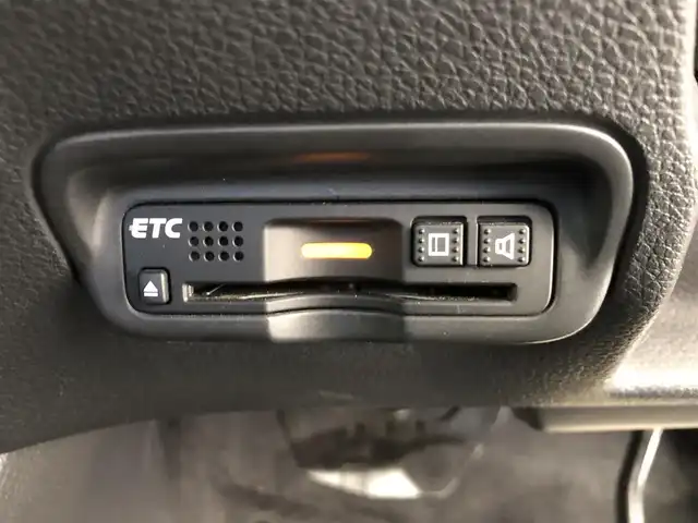 ホンダ ヴェゼル ハイブリッド RS ホンダセンシング 愛知県 2016(平28)年 2.8万km ホワイトオーキッドパール ホンダセンシング/レーダークルーズコントロール/純正SDナビ/・Bluetooth/・フルセグTV/・HDMI/ワイパーデアイサー/革巻きステアリング/ステアリングリモコン/レザーシート/シートヒーター（D/N）/ドライブレコーダー/純正AW/ビルトインETC/電動パーキングアシスト