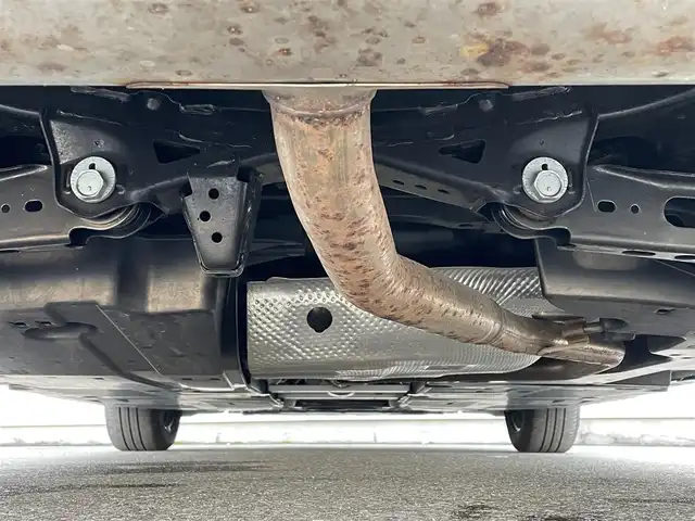 トヨタ プリウス X 滋賀県 2023(令5)年 2.6万km スーパーホワイトⅡ 純正8インチディスプレイオーディオ/(フルセグTV Bluetooth MiraCast)/トヨタセーフティセンス/・プリクラッシュセーフティ/・レーントレーシングアシスト/・車線逸脱警報/・レーダークルーズコントロール/・ブラインドスポットモニター/バックカメラ/ETC2.0/プッシュスタート/スマートキー/革巻きステアリング/ステアリングリモコン/純正フロアマット/LEDヘッドライト/オートマチックハイビーム