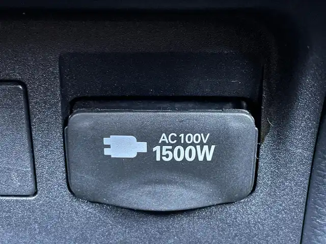 トヨタ プリウス X 滋賀県 2023(令5)年 2.6万km スーパーホワイトⅡ 純正8インチディスプレイオーディオ/(フルセグTV Bluetooth MiraCast)/トヨタセーフティセンス/・プリクラッシュセーフティ/・レーントレーシングアシスト/・車線逸脱警報/・レーダークルーズコントロール/・ブラインドスポットモニター/バックカメラ/ETC2.0/プッシュスタート/スマートキー/革巻きステアリング/ステアリングリモコン/純正フロアマット/LEDヘッドライト/オートマチックハイビーム