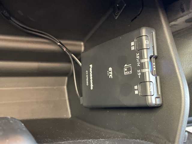 スズキ フロンクス 愛知県 2024(令6)年 1万km 白 スズキセーフティサポート/純正9型ディスプレイオーディオナビ/全方位カメラ/レーダークルーズコントロール/シートヒーター/ヘッドアップディスプレイ/ブラインドスポットモニター/パドルシフト/ワイヤレス充電機/コーナーセンサー/純正アルミホイール/LEDヘッドライト/衝突軽減システム/フルセグ/Bluetooth/ステアリングスイッチ/スマートキー/プッシュスタート