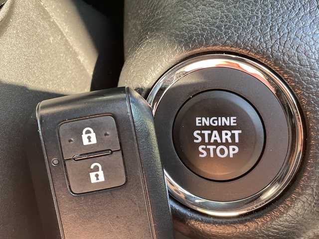 スズキ フロンクス 愛知県 2024(令6)年 1万km 白 スズキセーフティサポート/純正9型ディスプレイオーディオナビ/全方位カメラ/レーダークルーズコントロール/シートヒーター/ヘッドアップディスプレイ/ブラインドスポットモニター/パドルシフト/ワイヤレス充電機/コーナーセンサー/純正アルミホイール/LEDヘッドライト/衝突軽減システム/フルセグ/Bluetooth/ステアリングスイッチ/スマートキー/プッシュスタート