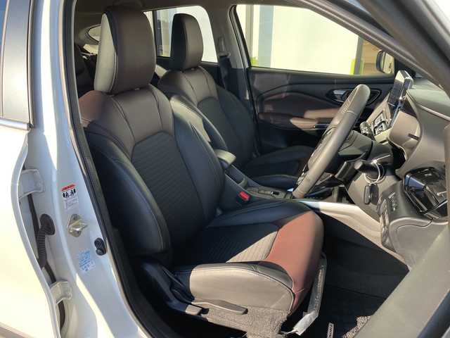 スズキ フロンクス 愛知県 2024(令6)年 1万km 白 スズキセーフティサポート/純正9型ディスプレイオーディオナビ/全方位カメラ/レーダークルーズコントロール/シートヒーター/ヘッドアップディスプレイ/ブラインドスポットモニター/パドルシフト/ワイヤレス充電機/コーナーセンサー/純正アルミホイール/LEDヘッドライト/衝突軽減システム/フルセグ/Bluetooth/ステアリングスイッチ/スマートキー/プッシュスタート