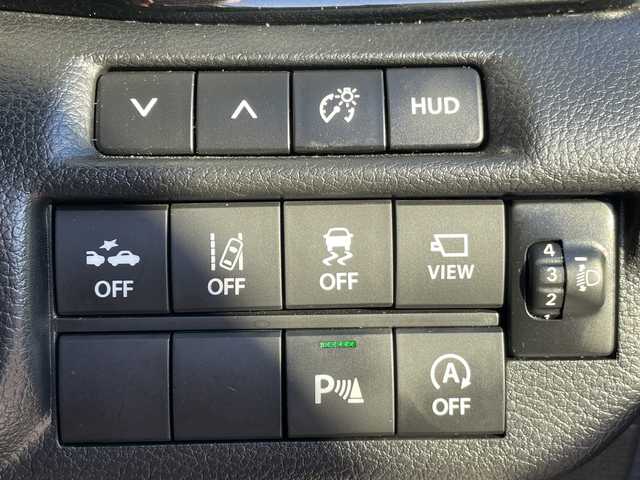 スズキ フロンクス 愛知県 2024(令6)年 1万km 白 スズキセーフティサポート/純正9型ディスプレイオーディオナビ/全方位カメラ/レーダークルーズコントロール/シートヒーター/ヘッドアップディスプレイ/ブラインドスポットモニター/パドルシフト/ワイヤレス充電機/コーナーセンサー/純正アルミホイール/LEDヘッドライト/衝突軽減システム/フルセグ/Bluetooth/ステアリングスイッチ/スマートキー/プッシュスタート