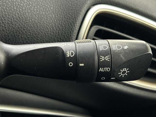 トヨタ プリウス Sセーフティプラス ツートーン 茨城県 2018(平30)年 3.9万km ベージュⅡ ナビ　フルセグＴＶ　バックモニター　エアロ付き　衝突軽減ブレーキ　クルコン　ＥＴＣ　ＬＥＤライト　フォグランプ　ドライブレコーダー　パーキングアシスト　コーナーセンサー　スマートキ―　プッシュスタート