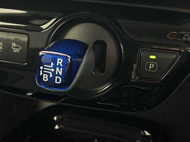 トヨタ プリウス Sセーフティプラス ツートーン 茨城県 2018(平30)年 3.9万km ベージュⅡ ナビ　フルセグＴＶ　バックモニター　エアロ付き　衝突軽減ブレーキ　クルコン　ＥＴＣ　ＬＥＤライト　フォグランプ　ドライブレコーダー　パーキングアシスト　コーナーセンサー　スマートキ―　プッシュスタート