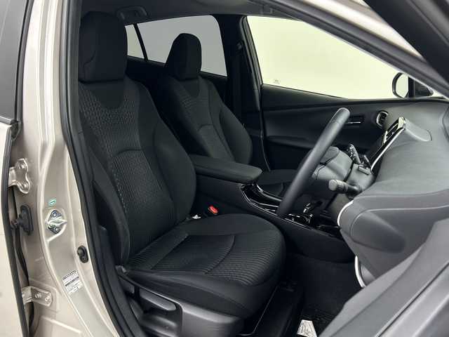 トヨタ プリウス Sセーフティプラス ツートーン 茨城県 2018(平30)年 3.9万km ベージュⅡ ナビ　フルセグＴＶ　バックモニター　エアロ付き　衝突軽減ブレーキ　クルコン　ＥＴＣ　ＬＥＤライト　フォグランプ　ドライブレコーダー　パーキングアシスト　コーナーセンサー　スマートキ―　プッシュスタート