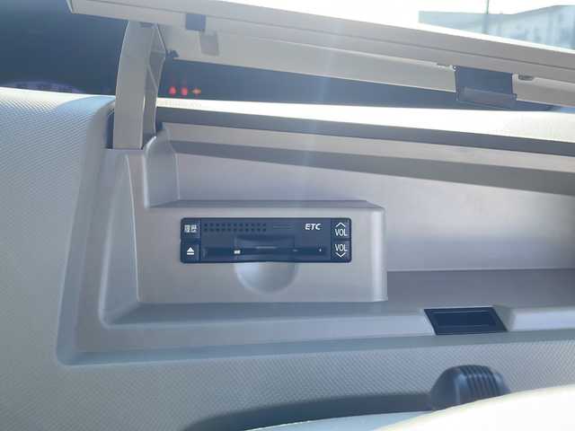 トヨタ エスティマ アエラス Gエディション 島根県 2011(平23)年 8.7万km ホワイトパールクリスタルシャイン 純正ナビ/フルセグTV/CD/DVD/Bluetooth接続/純正フリップダウンモニター/バックカメラ/両側パワースライドドア/オットマン/ＭＴモード付きＡＴ/ビルトインETC/クルーズコントロール/プッシュスタート