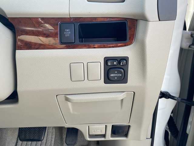 トヨタ エスティマ アエラス Gエディション 島根県 2011(平23)年 8.7万km ホワイトパールクリスタルシャイン 純正ナビ/フルセグTV/CD/DVD/Bluetooth接続/純正フリップダウンモニター/バックカメラ/両側パワースライドドア/オットマン/ＭＴモード付きＡＴ/ビルトインETC/クルーズコントロール/プッシュスタート