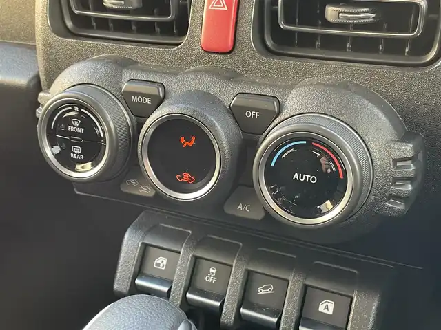 スズキ ジムニー XC 岡山県 2025(令7)年 0.2万km ブルーイッシュブラックパール3 登録時走行距離1485km/社外SDナビ/(AM/FM/BT/TV)/バックカメラ/ビルトインETC/ドライブレコーダー/衝突被害軽減システム/ダウンヒルアシストコントロール/クルーズコントロール/アイドリングストップ/シートヒーター/背面タイヤ/プッシュスタート/スマートキー/スペアキー/純正16インチアルミホイール