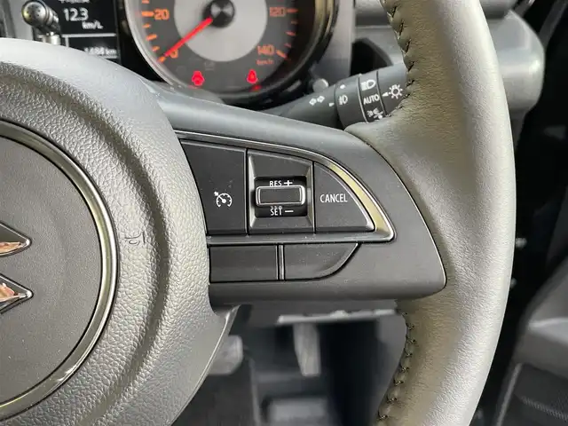 スズキ ジムニー XC 岡山県 2025(令7)年 0.2万km ブルーイッシュブラックパール3 登録時走行距離1485km/社外SDナビ/(AM/FM/BT/TV)/バックカメラ/ビルトインETC/ドライブレコーダー/衝突被害軽減システム/ダウンヒルアシストコントロール/クルーズコントロール/アイドリングストップ/シートヒーター/背面タイヤ/プッシュスタート/スマートキー/スペアキー/純正16インチアルミホイール