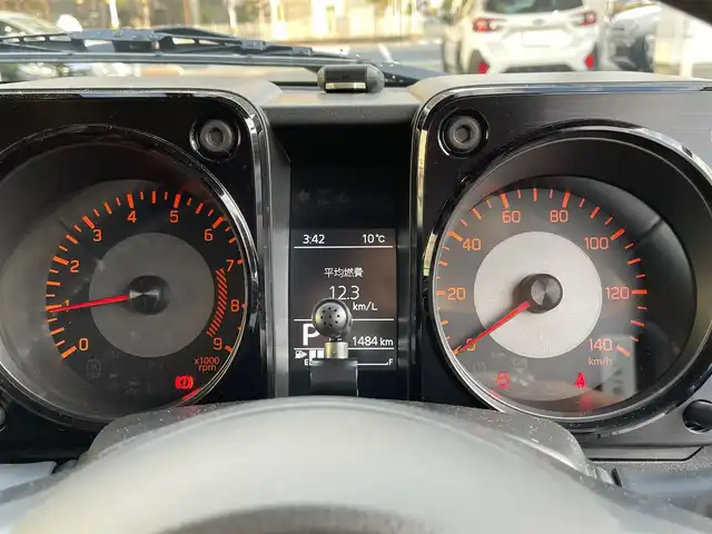 スズキ ジムニー XC 岡山県 2025(令7)年 0.2万km ブルーイッシュブラックパール3 登録時走行距離1485km/社外SDナビ/(AM/FM/BT/TV)/バックカメラ/ビルトインETC/ドライブレコーダー/衝突被害軽減システム/ダウンヒルアシストコントロール/クルーズコントロール/アイドリングストップ/シートヒーター/背面タイヤ/プッシュスタート/スマートキー/スペアキー/純正16インチアルミホイール