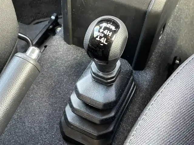 スズキ ジムニー XC 岡山県 2025(令7)年 0.2万km ブルーイッシュブラックパール3 登録時走行距離1485km/社外SDナビ/(AM/FM/BT/TV)/バックカメラ/ビルトインETC/ドライブレコーダー/衝突被害軽減システム/ダウンヒルアシストコントロール/クルーズコントロール/アイドリングストップ/シートヒーター/背面タイヤ/プッシュスタート/スマートキー/スペアキー/純正16インチアルミホイール