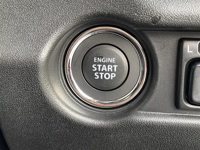 スズキ ジムニー XC 岡山県 2025(令7)年 0.2万km ブルーイッシュブラックパール3 登録時走行距離1485km/社外SDナビ/(AM/FM/BT/TV)/バックカメラ/ビルトインETC/ドライブレコーダー/衝突被害軽減システム/ダウンヒルアシストコントロール/クルーズコントロール/アイドリングストップ/シートヒーター/背面タイヤ/プッシュスタート/スマートキー/スペアキー/純正16インチアルミホイール