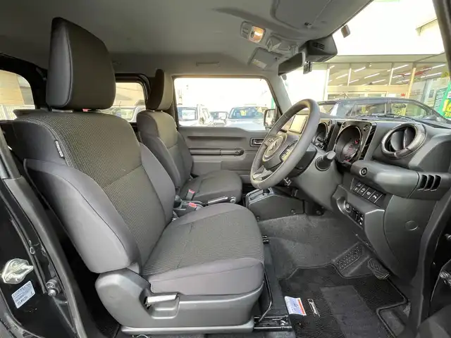 スズキ ジムニー XC 岡山県 2025(令7)年 0.2万km ブルーイッシュブラックパール3 登録時走行距離1485km/社外SDナビ/(AM/FM/BT/TV)/バックカメラ/ビルトインETC/ドライブレコーダー/衝突被害軽減システム/ダウンヒルアシストコントロール/クルーズコントロール/アイドリングストップ/シートヒーター/背面タイヤ/プッシュスタート/スマートキー/スペアキー/純正16インチアルミホイール