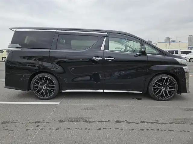トヨタ ヴェルファイア Z Gエディション 香川県 2019(令1)年 6.1万km ブラック 〇ワンオーナー/〇社外11インチナビ/〇フルセグTV/〇バックカメラ/〇パワースライドドア（両側）/〇パワーバックドア/〇ツインムーンルーフ/〇セーフティセンス/〇インテリジェントクリアランスソナー/〇三眼LEDヘッドライト/〇合皮シート/〇前席シートヒーター/パワーシート/〇2列目エグゼクティブパワーシート/〇木目調/革巻きステアリングホイール/〇ステアリングヒーター/〇スマートエントリー/〇アクセサリーコンセント/〇禁煙車