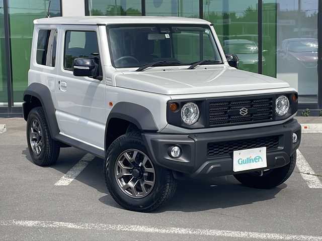スズキ ジムニー シエラ JC 道東・釧路十勝 2022(令4)年 4.2万km ピュアホワイトP ・4WD/・純正液晶オーディオ【PVH‐９５００DVSZS】/(FM/AM.BT.iPod.AUX)/・衝突被害軽減システム/・クルーズコントロール/・ダウンヒルアシストコントロール/・車線逸脱警報/・横滑り防止/・ETC/・OPFグリル/・LEDヘッドライト/・フロントフォグライト/・USB入力端子/・ドライブレコーダー 前方/・シートヒーター/・純正フロアマット/・本革巻きステアリング/・取扱説明書/・保証書