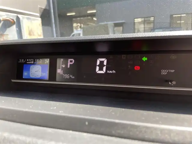 ダイハツ タント ファンクロス 滋賀県 2023(令5)年 0.8万km レイクブルーメタリック 禁煙車/純正ナビ（CD・フルセグTV・Bluetooth・SD）/全方位カメラ/両側パワースライドドア/コーナーセンサー/前席シートヒーター/電動パーキングブレーキ/プッシュスタート/純正マット/ステアリングスイッチ/アイドリングストップ/衝突被害軽減ブレーキ/横滑り防止装置/オートライト