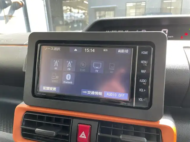 ダイハツ タント ファンクロス 滋賀県 2023(令5)年 0.8万km レイクブルーメタリック 禁煙車/純正ナビ（CD・フルセグTV・Bluetooth・SD）/全方位カメラ/両側パワースライドドア/コーナーセンサー/前席シートヒーター/電動パーキングブレーキ/プッシュスタート/純正マット/ステアリングスイッチ/アイドリングストップ/衝突被害軽減ブレーキ/横滑り防止装置/オートライト