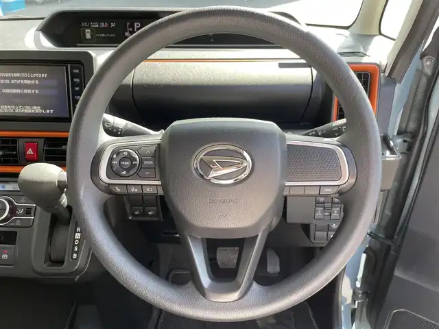 ダイハツ タント ファンクロス 滋賀県 2023(令5)年 0.8万km レイクブルーメタリック 禁煙車/純正ナビ（CD・フルセグTV・Bluetooth・SD）/全方位カメラ/両側パワースライドドア/コーナーセンサー/前席シートヒーター/電動パーキングブレーキ/プッシュスタート/純正マット/ステアリングスイッチ/アイドリングストップ/衝突被害軽減ブレーキ/横滑り防止装置/オートライト