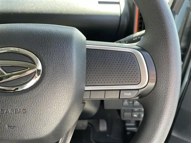 ダイハツ タント ファンクロス 滋賀県 2023(令5)年 0.8万km レイクブルーメタリック 禁煙車/純正ナビ（CD・フルセグTV・Bluetooth・SD）/全方位カメラ/両側パワースライドドア/コーナーセンサー/前席シートヒーター/電動パーキングブレーキ/プッシュスタート/純正マット/ステアリングスイッチ/アイドリングストップ/衝突被害軽減ブレーキ/横滑り防止装置/オートライト