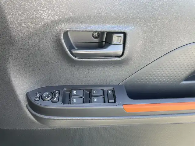 ダイハツ タント ファンクロス 滋賀県 2023(令5)年 0.8万km レイクブルーメタリック 禁煙車/純正ナビ（CD・フルセグTV・Bluetooth・SD）/全方位カメラ/両側パワースライドドア/コーナーセンサー/前席シートヒーター/電動パーキングブレーキ/プッシュスタート/純正マット/ステアリングスイッチ/アイドリングストップ/衝突被害軽減ブレーキ/横滑り防止装置/オートライト