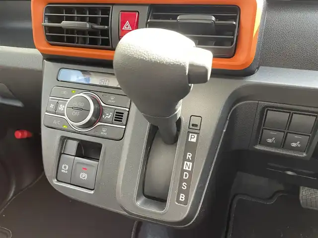 ダイハツ タント ファンクロス 滋賀県 2023(令5)年 0.8万km レイクブルーメタリック 禁煙車/純正ナビ（CD・フルセグTV・Bluetooth・SD）/全方位カメラ/両側パワースライドドア/コーナーセンサー/前席シートヒーター/電動パーキングブレーキ/プッシュスタート/純正マット/ステアリングスイッチ/アイドリングストップ/衝突被害軽減ブレーキ/横滑り防止装置/オートライト