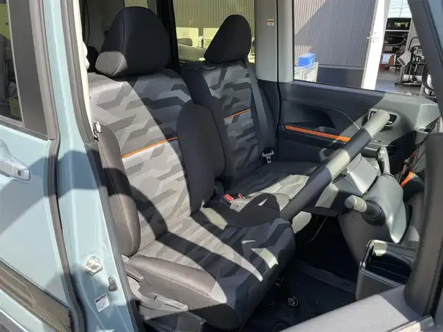 ダイハツ タント ファンクロス 滋賀県 2023(令5)年 0.8万km レイクブルーメタリック 禁煙車/純正ナビ（CD・フルセグTV・Bluetooth・SD）/全方位カメラ/両側パワースライドドア/コーナーセンサー/前席シートヒーター/電動パーキングブレーキ/プッシュスタート/純正マット/ステアリングスイッチ/アイドリングストップ/衝突被害軽減ブレーキ/横滑り防止装置/オートライト
