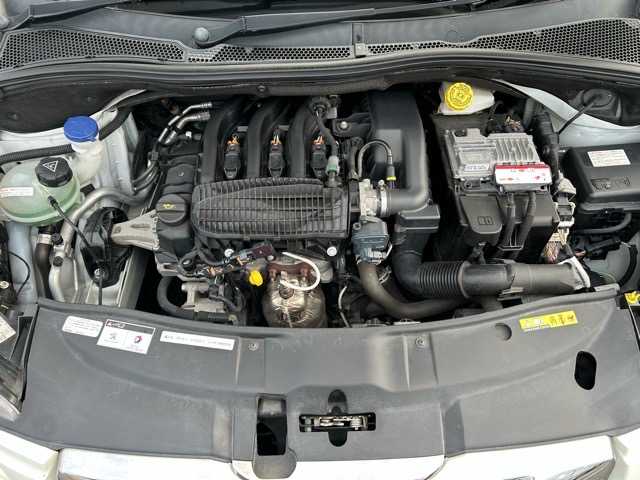 プジョー ２００８ プレミアム 千葉県 2015(平27)年 5.7万km BLANC NACRE 純正ナビ/フルセグテレビ/Bluetooth/USB/iPod/AUX接続/デュアルオートエアコン/ETC/後方コーナーセンサー/ABS/横滑り防止装置/スルーズコントロール/パドルシフト/オートライト/ヘッドライトレベライザー/フロントフォグランプ/電動格納ウィンカーミラー/前方ドライブレコーダー/純正１６インチアルミホイール/純正フロアマット/W/サイド/カーテンエアバッグ/保証書/取扱説明書