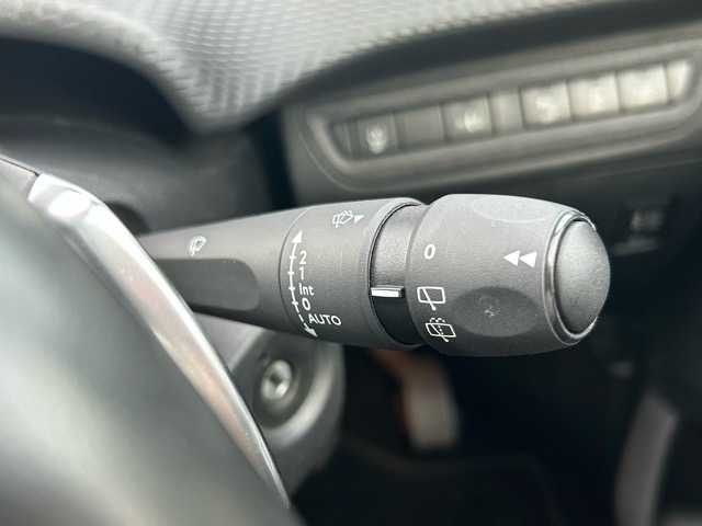 プジョー ２００８ プレミアム 千葉県 2015(平27)年 5.7万km BLANC NACRE 純正ナビ/フルセグテレビ/Bluetooth/USB/iPod/AUX接続/デュアルオートエアコン/ETC/後方コーナーセンサー/ABS/横滑り防止装置/スルーズコントロール/パドルシフト/オートライト/ヘッドライトレベライザー/フロントフォグランプ/電動格納ウィンカーミラー/前方ドライブレコーダー/純正１６インチアルミホイール/純正フロアマット/W/サイド/カーテンエアバッグ/保証書/取扱説明書