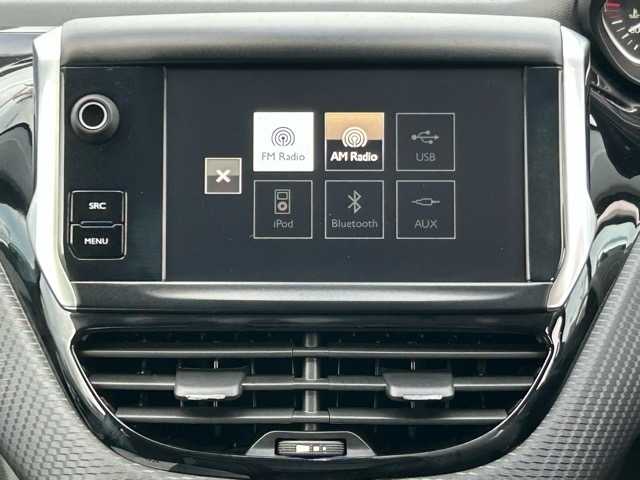 プジョー ２００８ プレミアム 千葉県 2015(平27)年 5.7万km BLANC NACRE 純正ナビ/フルセグテレビ/Bluetooth/USB/iPod/AUX接続/デュアルオートエアコン/ETC/後方コーナーセンサー/ABS/横滑り防止装置/スルーズコントロール/パドルシフト/オートライト/ヘッドライトレベライザー/フロントフォグランプ/電動格納ウィンカーミラー/前方ドライブレコーダー/純正１６インチアルミホイール/純正フロアマット/W/サイド/カーテンエアバッグ/保証書/取扱説明書
