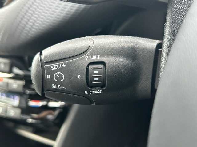 プジョー ２００８ プレミアム 千葉県 2015(平27)年 5.7万km BLANC NACRE 純正ナビ/フルセグテレビ/Bluetooth/USB/iPod/AUX接続/デュアルオートエアコン/ETC/後方コーナーセンサー/ABS/横滑り防止装置/スルーズコントロール/パドルシフト/オートライト/ヘッドライトレベライザー/フロントフォグランプ/電動格納ウィンカーミラー/前方ドライブレコーダー/純正１６インチアルミホイール/純正フロアマット/W/サイド/カーテンエアバッグ/保証書/取扱説明書