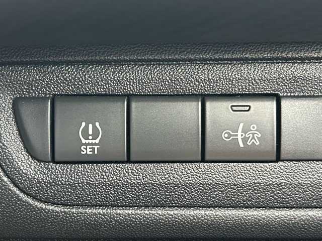 プジョー ２００８ プレミアム 千葉県 2015(平27)年 5.7万km BLANC NACRE 純正ナビ/フルセグテレビ/Bluetooth/USB/iPod/AUX接続/デュアルオートエアコン/ETC/後方コーナーセンサー/ABS/横滑り防止装置/スルーズコントロール/パドルシフト/オートライト/ヘッドライトレベライザー/フロントフォグランプ/電動格納ウィンカーミラー/前方ドライブレコーダー/純正１６インチアルミホイール/純正フロアマット/W/サイド/カーテンエアバッグ/保証書/取扱説明書