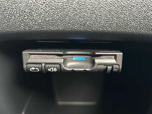 プジョー ２００８ プレミアム 千葉県 2015(平27)年 5.7万km BLANC NACRE 純正ナビ/フルセグテレビ/Bluetooth/USB/iPod/AUX接続/デュアルオートエアコン/ETC/後方コーナーセンサー/ABS/横滑り防止装置/スルーズコントロール/パドルシフト/オートライト/ヘッドライトレベライザー/フロントフォグランプ/電動格納ウィンカーミラー/前方ドライブレコーダー/純正１６インチアルミホイール/純正フロアマット/W/サイド/カーテンエアバッグ/保証書/取扱説明書