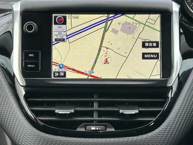 プジョー ２００８ プレミアム 千葉県 2015(平27)年 5.7万km BLANC NACRE 純正ナビ/フルセグテレビ/Bluetooth/USB/iPod/AUX接続/デュアルオートエアコン/ETC/後方コーナーセンサー/ABS/横滑り防止装置/スルーズコントロール/パドルシフト/オートライト/ヘッドライトレベライザー/フロントフォグランプ/電動格納ウィンカーミラー/前方ドライブレコーダー/純正１６インチアルミホイール/純正フロアマット/W/サイド/カーテンエアバッグ/保証書/取扱説明書