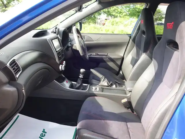スバル インプレッサ ＷＲＸ STi 山形県 2014(平26)年 9万km WRブルーマイカ 4WD/メモリナビ/　　【CD DVD BT フルセグ】/HIDオートヘッドライト/ハーフレザーシート/パワーシート/AME18インチアルミホイール/ドライブレコーダー/ターボ/電動格納ウィンカーミラー/フォグランプ/スマートキー/ETC/積込タイヤ/　　【純正AW 245/40/R18 スタッドレス 6mm ’20】
