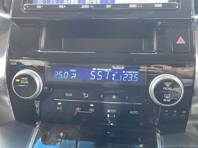 トヨタ ヴェルファイア Z 愛媛県 2018(平30)年 7.9万km ホワイトパールクリスタルシャイン ワンオーナー /ディーラーOPナビ/・フルセグTV/・Bluetooth接続/・CD、DVD再生/・SDミュージックサーバー/ToyotaSafetySense/・衝突軽減ブレーキ/・レーンアシスト/・レーダークルーズ/・先行車両発信アラート/・オートハイビーム/ビルトインETC/純正フリップダウンモニター/両側パワースライドドア/前後ドライブレコーダー/2列目オットマン/スペアキー/保証書/取扱説明書