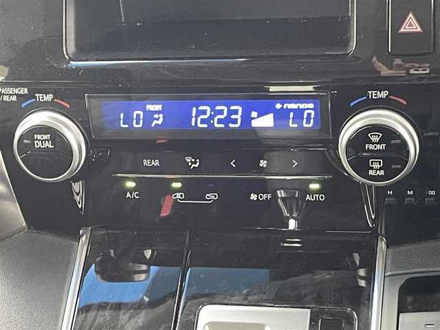 トヨタ ヴェルファイア Z 熊本県 2018(平30)年 8万km ホワイトパールクリスタルシャイン ワンオーナー /ディーラーOPナビNSZT-Y68T/・フルセグTV/・Bluetooth接続/・CD、DVD再生/・SDミュージックサーバー/ToyotaSafetySense/・衝突軽減ブレーキ/・レーンアシスト/・レーダークルーズ/・先行車両発信アラート/・オートハイビーム/ビルトインETC/純正フリップダウンモニター/両側パワースライドドア/前後ドライブレコーダー/2列目オットマン/純正フロアマット/純正１８インチAW/オートライト/LEDヘッドライト/フォグライト/スマートキー/プッシュスタート/スペアキー1本/保証書/取扱説明書