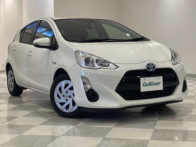 トヨタ アクア S 愛知県 2016(平28)年 4.3万km ライムホワイトパールクリスタルシャイン 純正オーディオ/ＡＭ／ＦＭ／ＣＤ／ＡＵＸ/ビルドインＥＴＣ/Ｄ席シートヒーター/電動格納ウィンカーミラー/ヘッドライトレベライザー/オートハイビーム/リモコンキー/純正フロアマット/衝突軽減ブレーキ