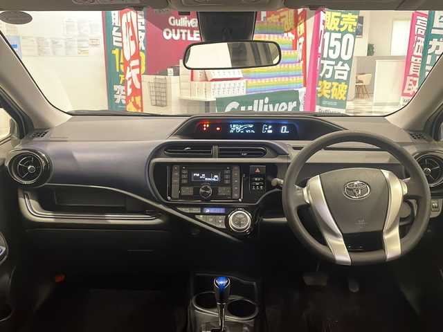 トヨタ アクア S 愛知県 2016(平28)年 4.3万km ライムホワイトパールクリスタルシャイン 純正オーディオ/ＡＭ／ＦＭ／ＣＤ／ＡＵＸ/ビルドインＥＴＣ/Ｄ席シートヒーター/電動格納ウィンカーミラー/ヘッドライトレベライザー/オートハイビーム/リモコンキー/純正フロアマット/衝突軽減ブレーキ