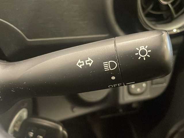 トヨタ アクア S 愛知県 2016(平28)年 4.3万km ライムホワイトパールクリスタルシャイン 純正オーディオ/ＡＭ／ＦＭ／ＣＤ／ＡＵＸ/ビルドインＥＴＣ/Ｄ席シートヒーター/電動格納ウィンカーミラー/ヘッドライトレベライザー/オートハイビーム/リモコンキー/純正フロアマット/衝突軽減ブレーキ