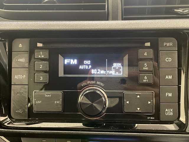 トヨタ アクア S 愛知県 2016(平28)年 4.3万km ライムホワイトパールクリスタルシャイン 純正オーディオ/ＡＭ／ＦＭ／ＣＤ／ＡＵＸ/ビルドインＥＴＣ/Ｄ席シートヒーター/電動格納ウィンカーミラー/ヘッドライトレベライザー/オートハイビーム/リモコンキー/純正フロアマット/衝突軽減ブレーキ