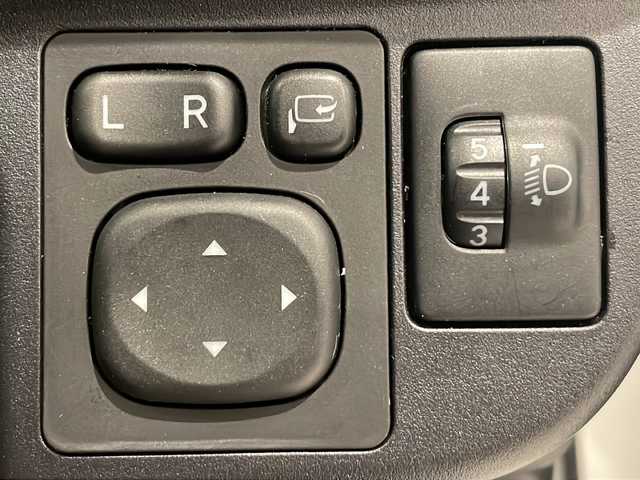 トヨタ アクア S 愛知県 2016(平28)年 4.3万km ライムホワイトパールクリスタルシャイン 純正オーディオ/ＡＭ／ＦＭ／ＣＤ／ＡＵＸ/ビルドインＥＴＣ/Ｄ席シートヒーター/電動格納ウィンカーミラー/ヘッドライトレベライザー/オートハイビーム/リモコンキー/純正フロアマット/衝突軽減ブレーキ