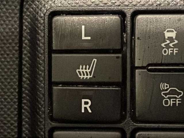 トヨタ アクア S 愛知県 2016(平28)年 4.3万km ライムホワイトパールクリスタルシャイン 純正オーディオ/ＡＭ／ＦＭ／ＣＤ／ＡＵＸ/ビルドインＥＴＣ/Ｄ席シートヒーター/電動格納ウィンカーミラー/ヘッドライトレベライザー/オートハイビーム/リモコンキー/純正フロアマット/衝突軽減ブレーキ