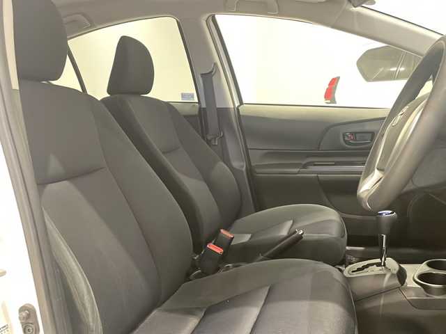 トヨタ アクア S 愛知県 2016(平28)年 4.3万km ライムホワイトパールクリスタルシャイン 純正オーディオ/ＡＭ／ＦＭ／ＣＤ／ＡＵＸ/ビルドインＥＴＣ/Ｄ席シートヒーター/電動格納ウィンカーミラー/ヘッドライトレベライザー/オートハイビーム/リモコンキー/純正フロアマット/衝突軽減ブレーキ