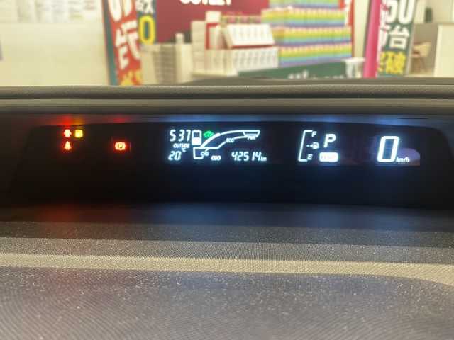 トヨタ アクア S 愛知県 2016(平28)年 4.3万km ライムホワイトパールクリスタルシャイン 純正オーディオ/ＡＭ／ＦＭ／ＣＤ／ＡＵＸ/ビルドインＥＴＣ/Ｄ席シートヒーター/電動格納ウィンカーミラー/ヘッドライトレベライザー/オートハイビーム/リモコンキー/純正フロアマット/衝突軽減ブレーキ