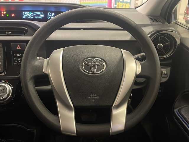 トヨタ アクア S 愛知県 2016(平28)年 4.3万km ライムホワイトパールクリスタルシャイン 純正オーディオ/ＡＭ／ＦＭ／ＣＤ／ＡＵＸ/ビルドインＥＴＣ/Ｄ席シートヒーター/電動格納ウィンカーミラー/ヘッドライトレベライザー/オートハイビーム/リモコンキー/純正フロアマット/衝突軽減ブレーキ