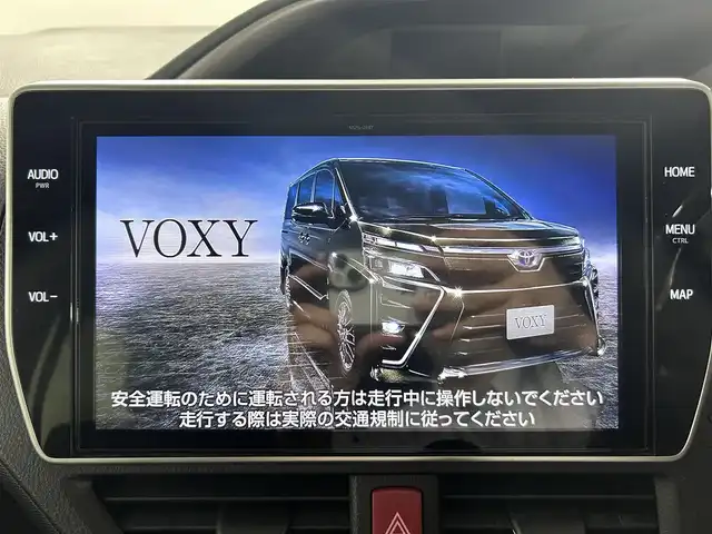 トヨタ ヴォクシー ZS 煌Ⅲ 佐賀県 2021(令3)年 6.1万km ブラック 純正10インチナビ【NSZN-Z68T】/【フルセグTV.CD.DVD.Bluetooth】/純正12.1インチフリップダウンモニター/バックカメラ/衝突被害軽減システム/クルーズコントロール/クリアランスソナー/オートライト/オートマチックハイビーム/前後ドライブレコーダー/両側パワースライドドア/ハーフレザーシート/ビルトインETC/LEDヘッドライト/フォグライト/純正16インチアルミホイール/純正フロアマット/純正ドアバイザー/ステアリングスイッチ/アイドリングストップ/後席サンシェード/シートバックテーブル/スペアキー×１